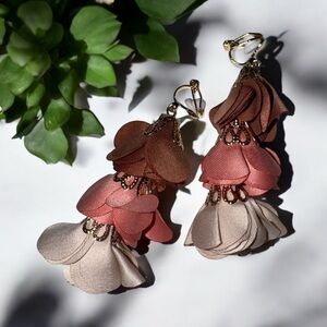 🌸✨ Layered Floral Clip-On Statement Earrings – Earthy Tones ✨🌸